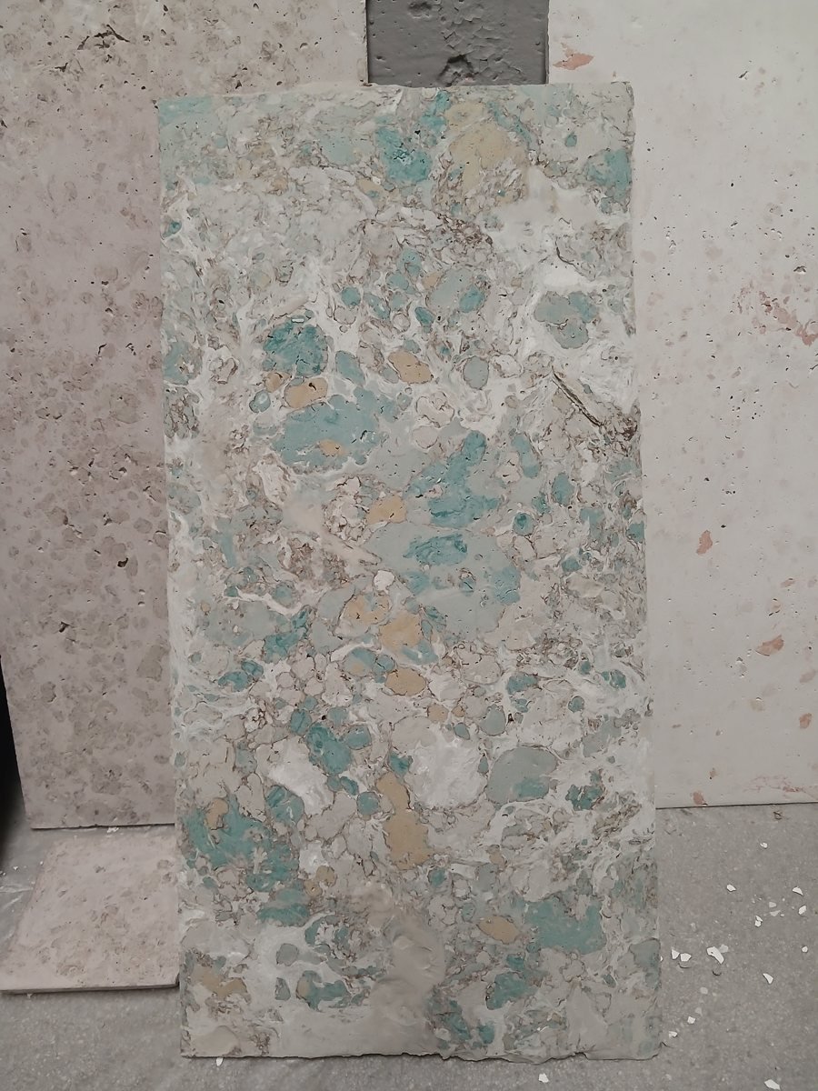 Campione fisico originale della texture marmorizzata verde acqua e sabbia