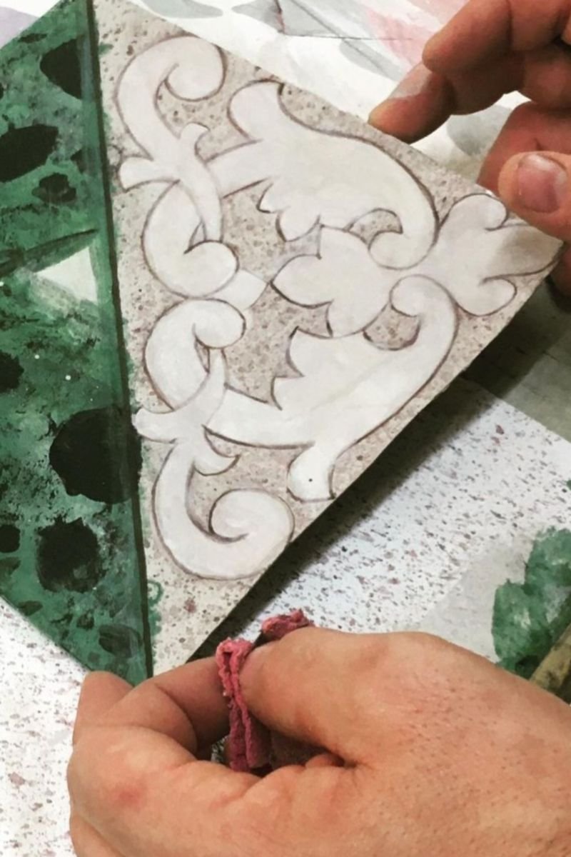 Personalizzazione manuale del motivo di una cementina